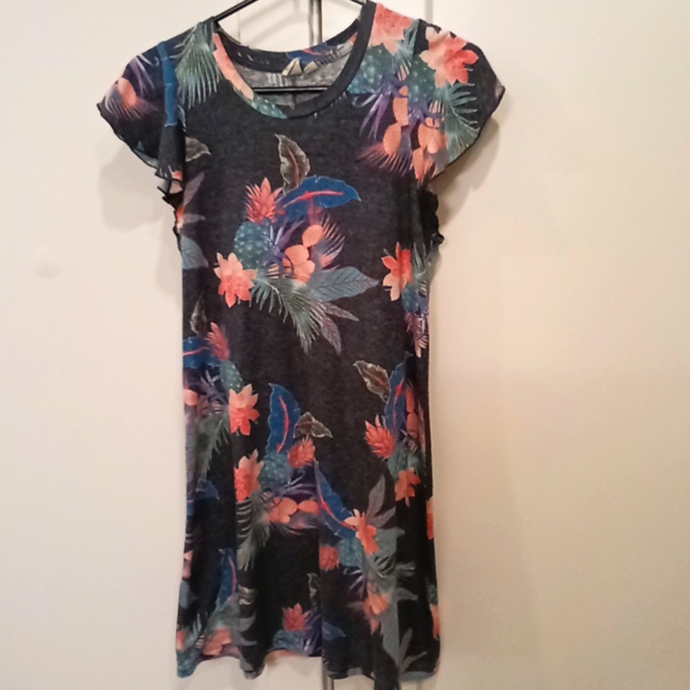 GAP super cute tropical print T-shirt dress, sz. XS flutter sleeves, soft